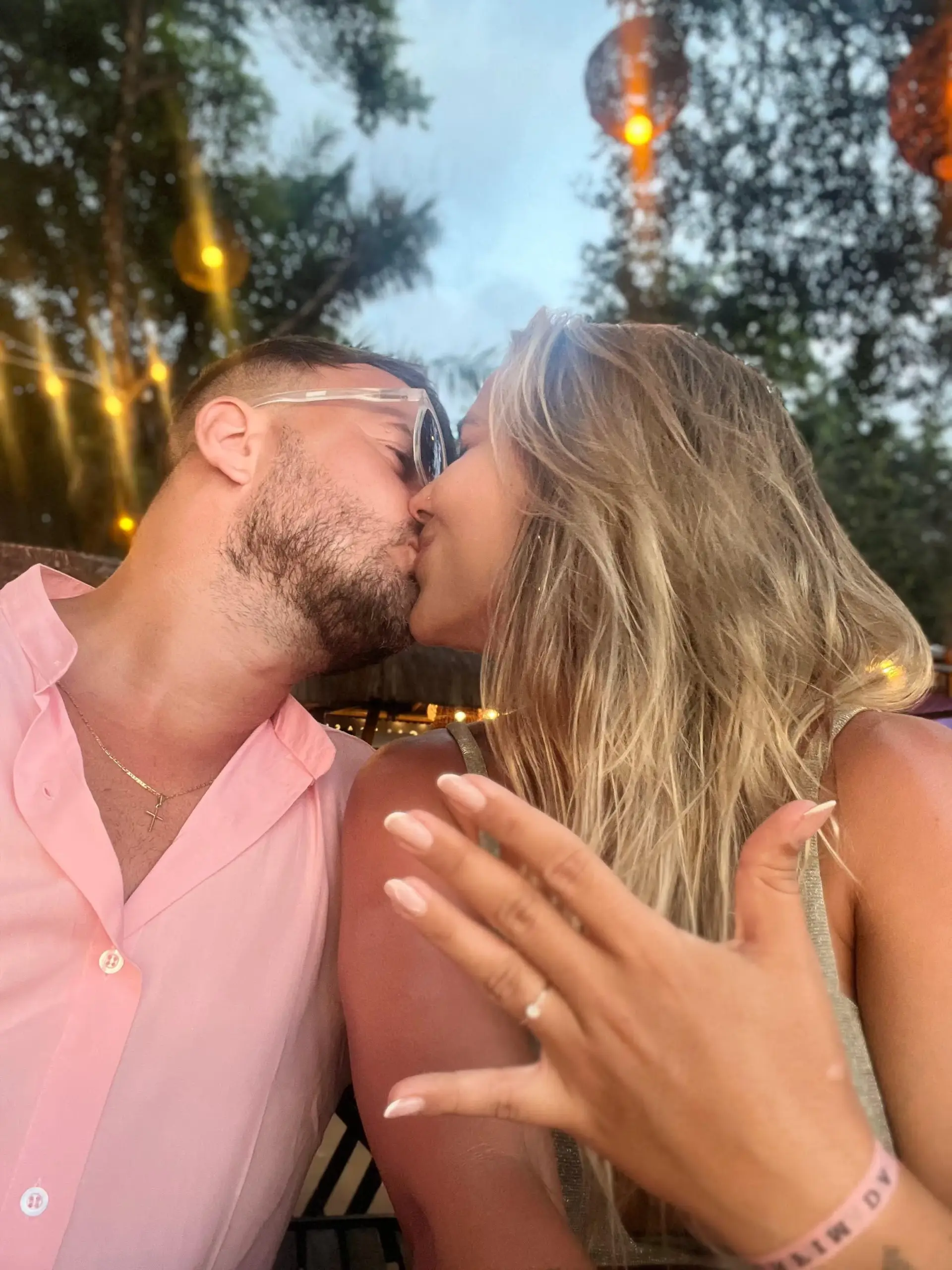 Pedido de casamento com anel ou sem anel: o que considerar antes